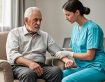 کنترل فشار خون سالمند در منزل؛ آموزش اندازه‌گیری صحیح + هشدارهای اورژانسی